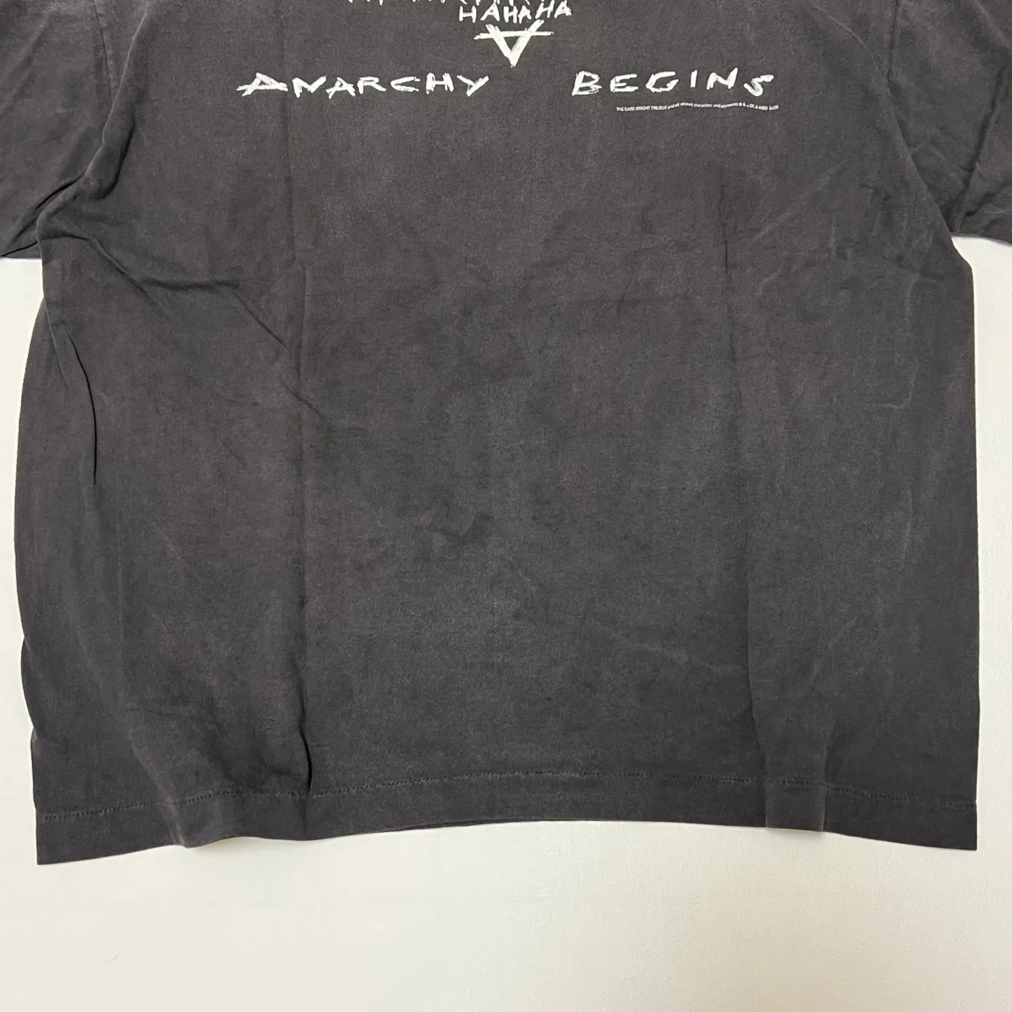 ⚠️This season’s most important Batman-Joker IP collaboration SAINT Mxxxxxx × The Dark Knight BTM_SS TEE /DARKNIGHT/BLK Dark Knight co-branded Joker Dark Knight TEE Washed black S-XL Top-notch printing technology Vector-level replica of the original details Asut ready-made garment dyeing Ma Liu fading Re-washing to make the old Authentic proofing Custom-woven correct main mark Washing mark The difference is shown in the picture and made.